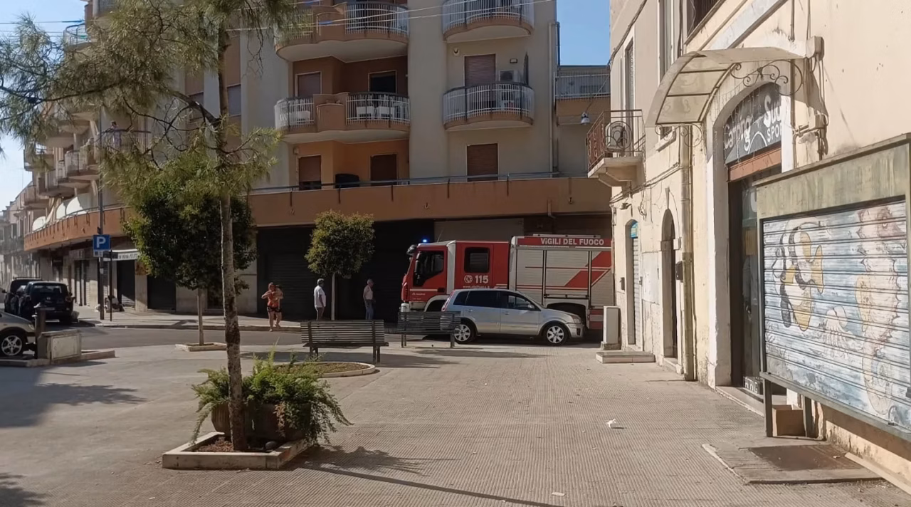 Un drame à Sète : un homme abattu sur un parking, un clocher en flammes et un exploit en parapente au cœur des actualités